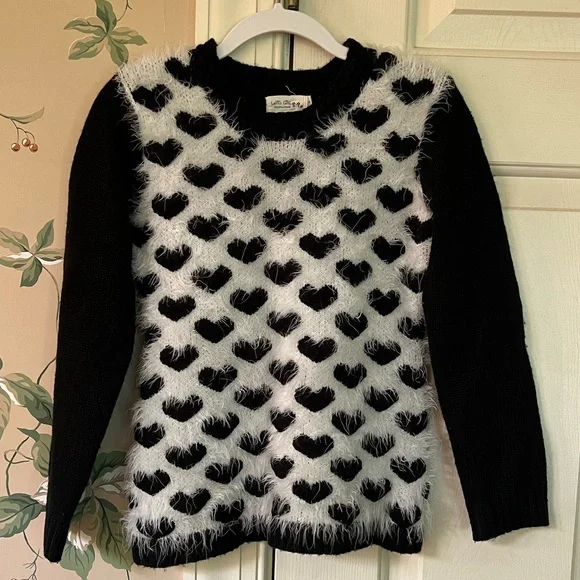 🖤 Black & White Heart Sweater 🤍 - Picture 2 of 7